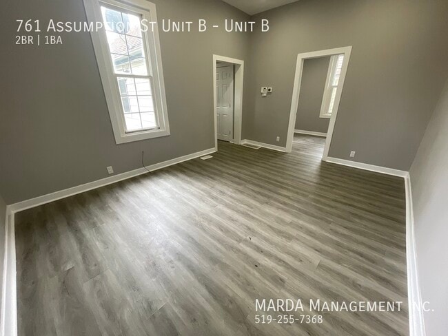 NEWLY RENOVATED 2 BED / 1 BATH UNIT ON ASSUMPTION + HYDRO & GAS! - NEWLY RENOVATED 2 BED / 1 BATH UNIT ON ASSUMPTION + HYDRO & GAS! Unit B
