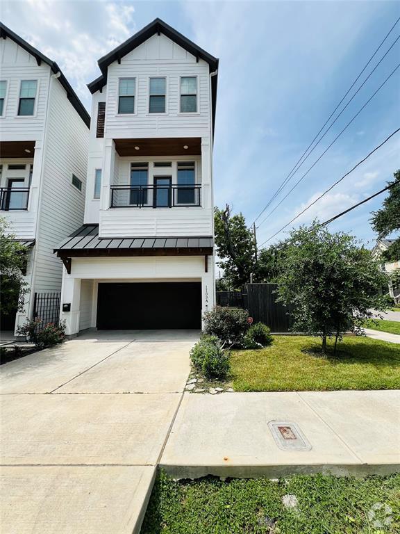 Building Photo - 1103 W 15th 1/2 St Rental