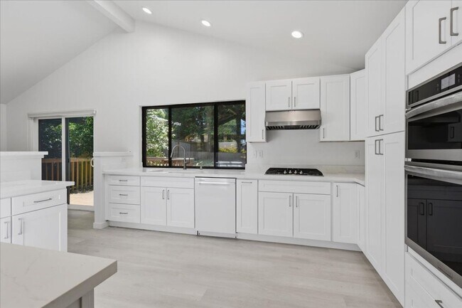Photo - 4bd/2.25ba Kirkland Home