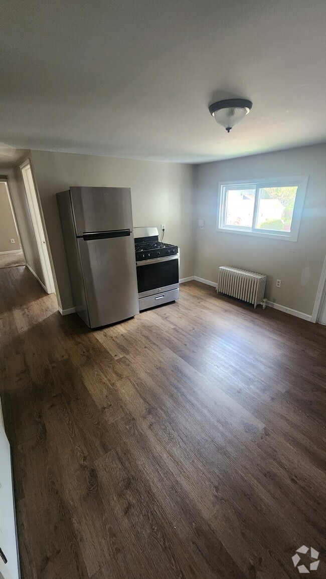 Building Photo - 33 Day St Unit 11 Rental