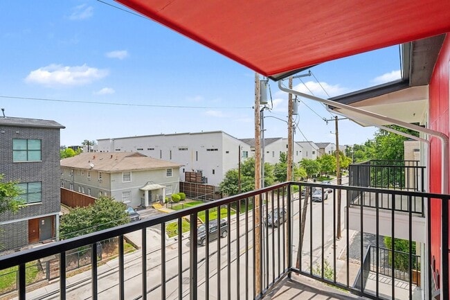 Photo - 2217 N Fitzhugh Ave Unit 302