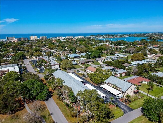 525 Parkdale Mews Unit 525