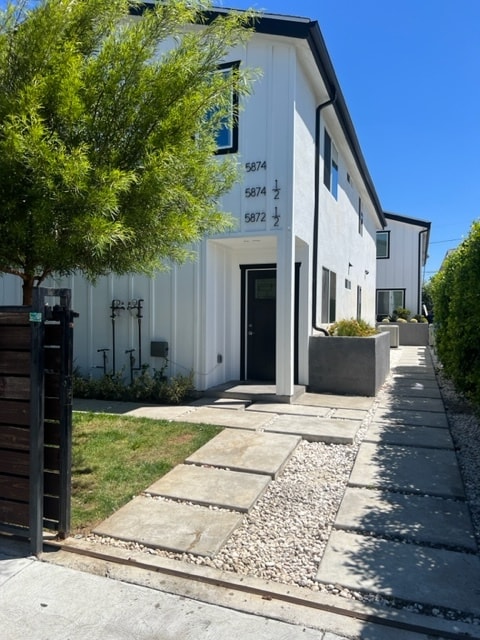 Building Photo - 5872 Towne Ave Unit 5872