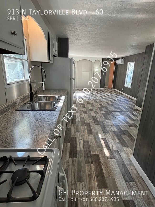 Building Photo - 913 N Taylorville Blvd Rental