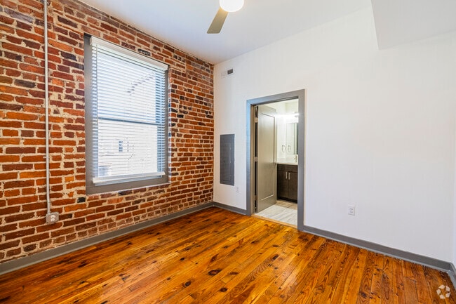 1BR, 1BA - 626SF - Bedroom