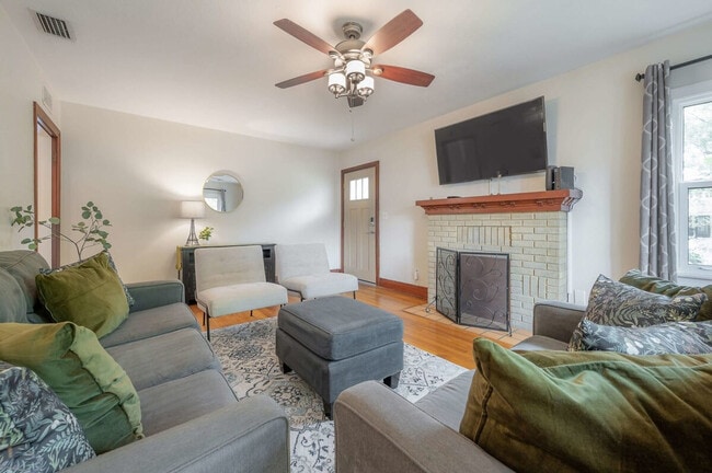 1200 E Paris St Unit SI ID1053141P