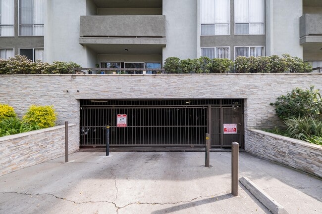 Photo - Leyden Apartments