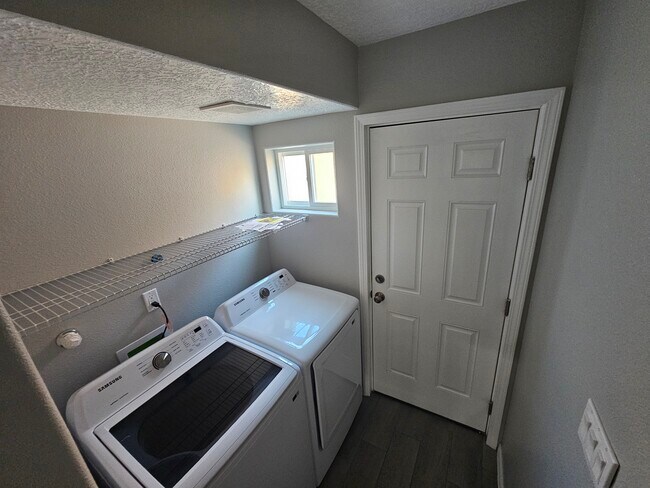 Photo - 317 Princeton Dr SE