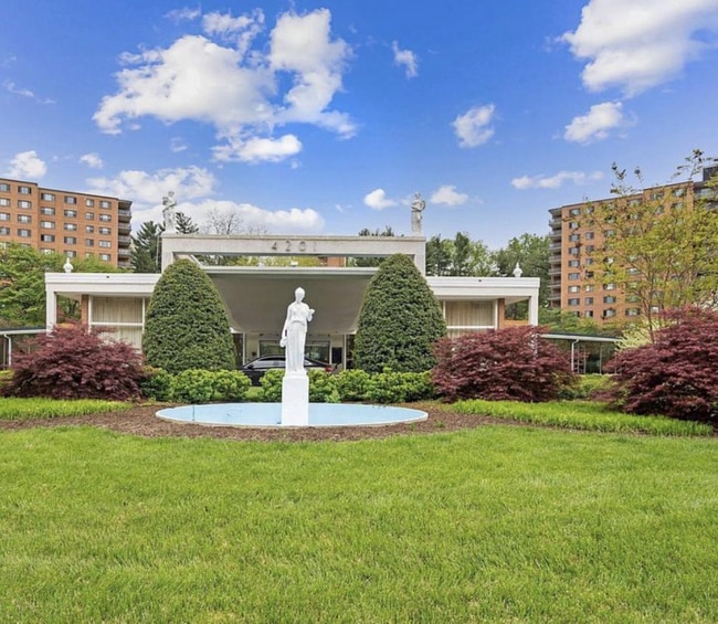 Building Photo - 4201 Cathedral Ave NW Unit 506-E