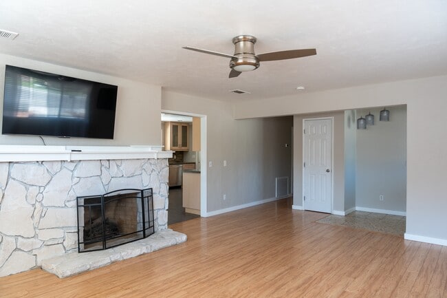 Photo - 3339 W Cambridge Ave