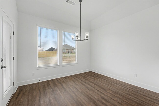 Photo - 512 W Canada Dr