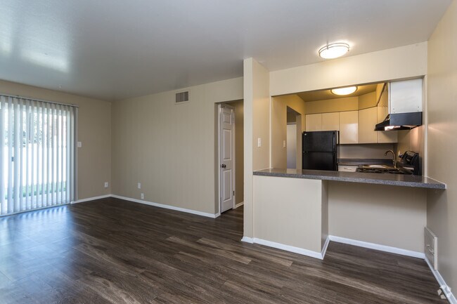 2BR, 1BA - Hilltop Apartments