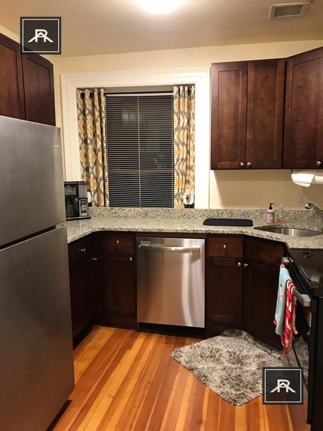 Building Photo - 1 bedroom in Brookline MA 02446 Unit 32 Rental