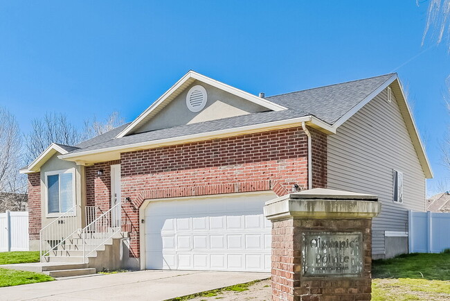 3406 Luge Ln