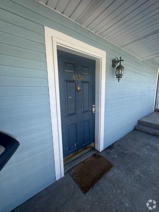 Building Photo - Renaissance II Condominiums: Available Fal...