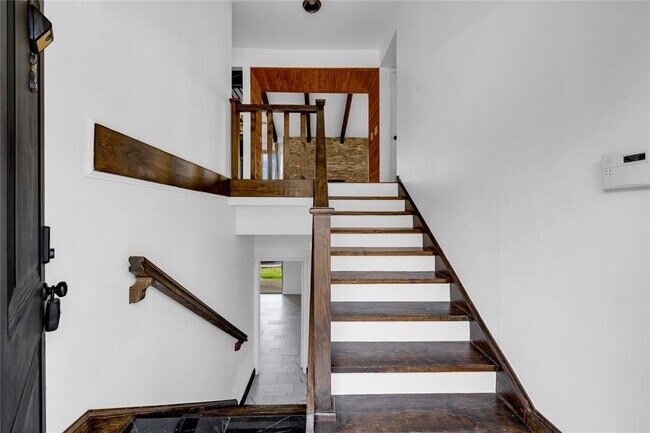 Photo - 402 Hi Stirrup Unit E2