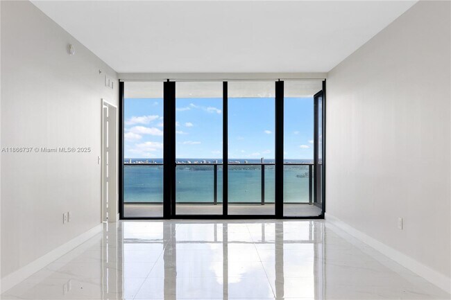 Photo - 700 NE 24th St Unidad 4206