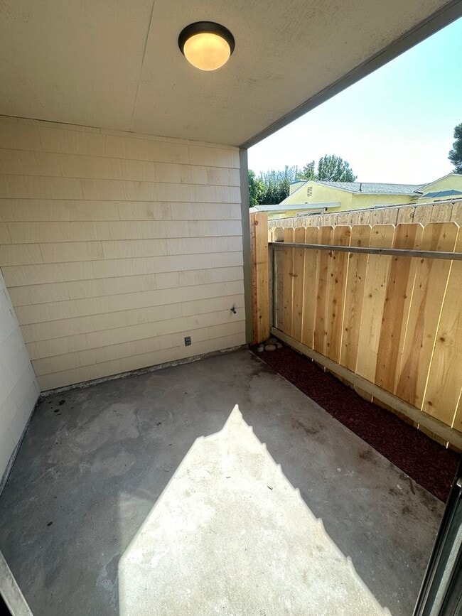 Photo - 455 E St.