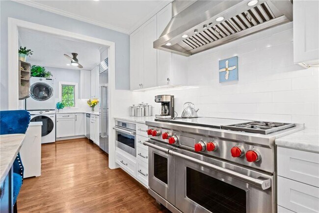 Photo - 970 Lindbergh Drive NE