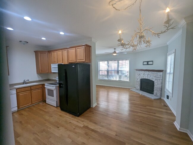 Photo - 2 BD Townhouse in Downtown Charleston- 1st... Unit F