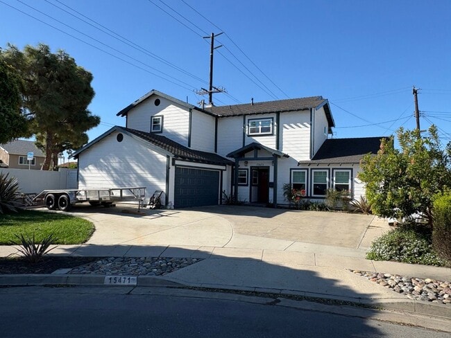 Building Photo - Remodeled Craftsman style 3 bedroom (with 4th office/bedroom), 3 bathroom home - this is NOT your...