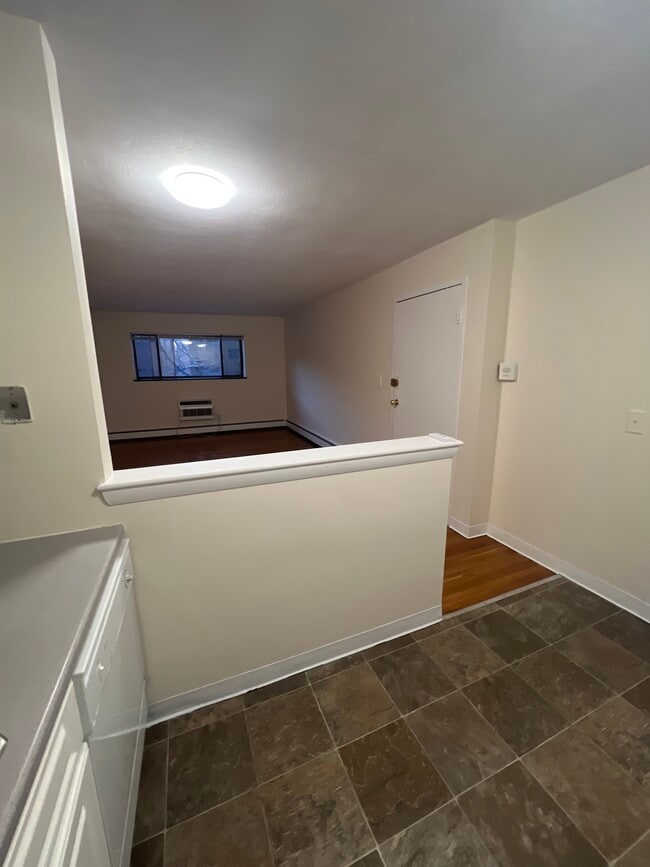 Photo - 14 Riverside St