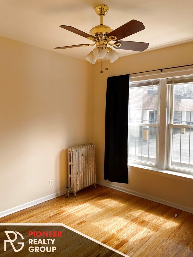 Photo - 3921 N Pine Grove Ave Unit 3914-3W