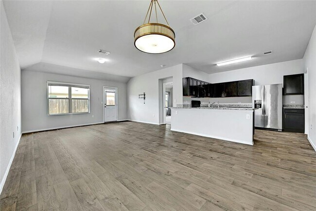 Photo - 5800 Shanjia Dr