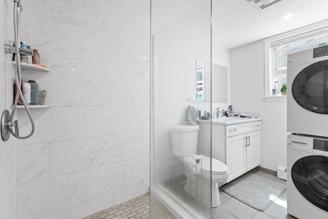 Photo - 651 E 7th St Unit 2