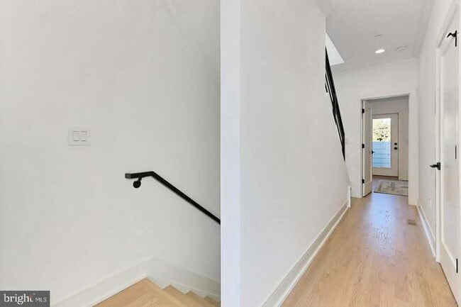 Photo - 1313 Orren St NE