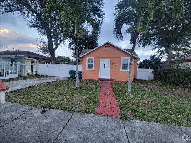 Building Photo - 2215 NW 104th Terrace Rental