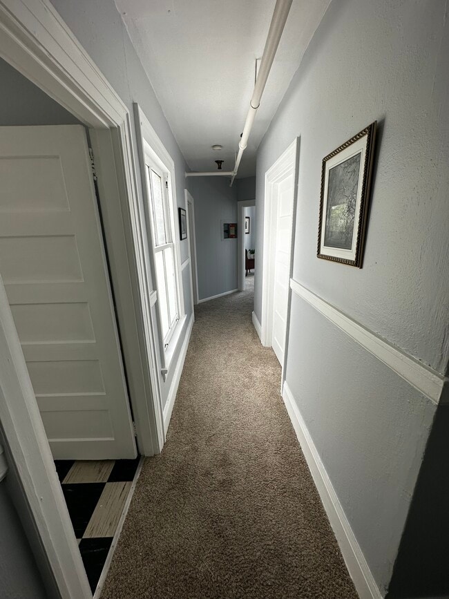 Photo - 607 E 5th St