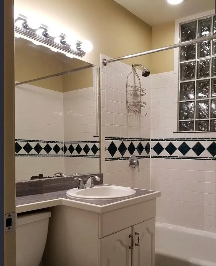 Photo - 2929 N Ridgeway Ave Unit 2
