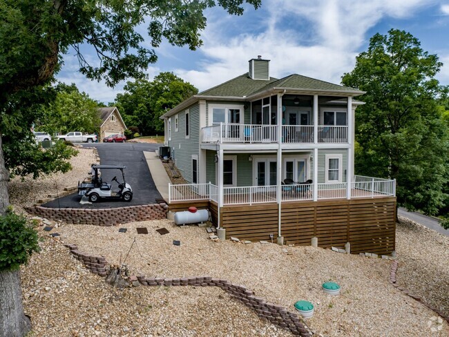 Building Photo - Lake View House with Boat Slip