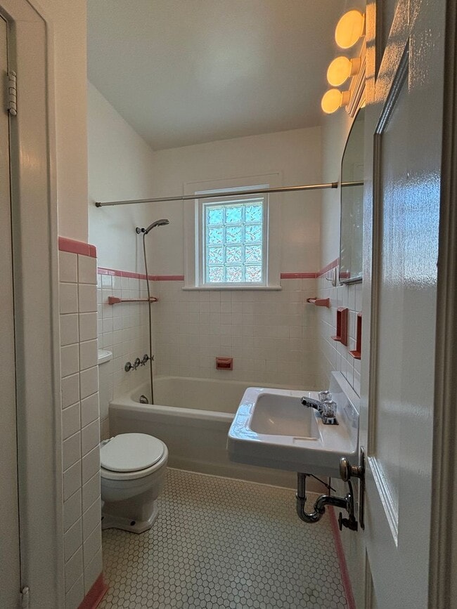 Photo - 104 Fairway Dr