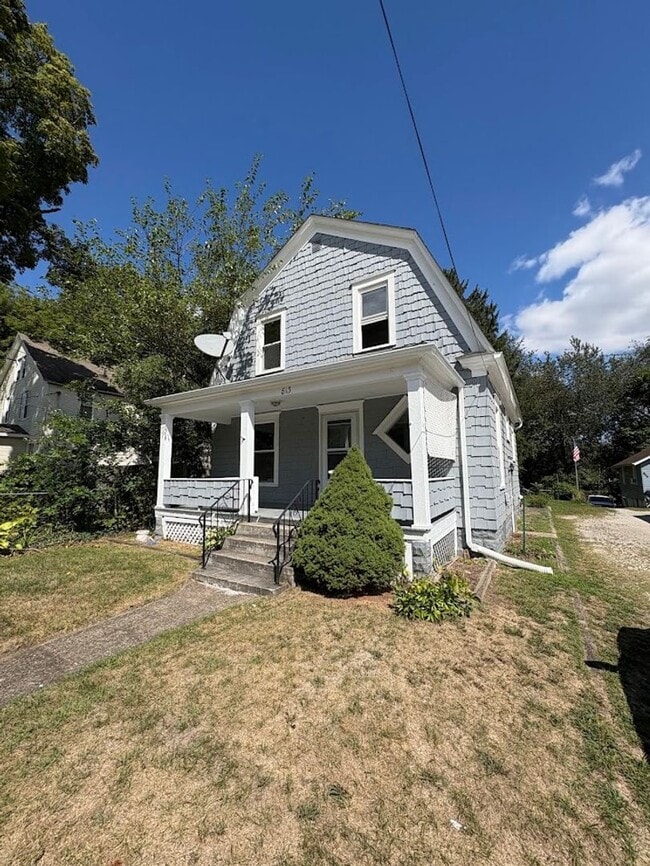 Building Photo - Three bedroom two bathroom home for rent