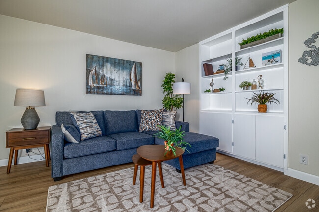 2BR, 2BA - 950SF - Living Room