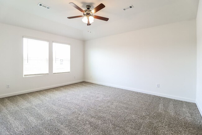 110 E Fredonia Ct