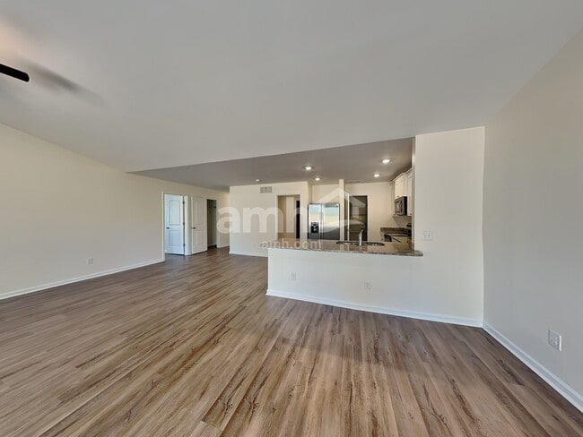 Photo - 1392 John Swann St