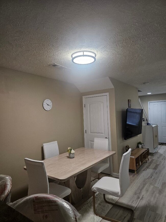 Photo - 572 Bradburn Village Cir