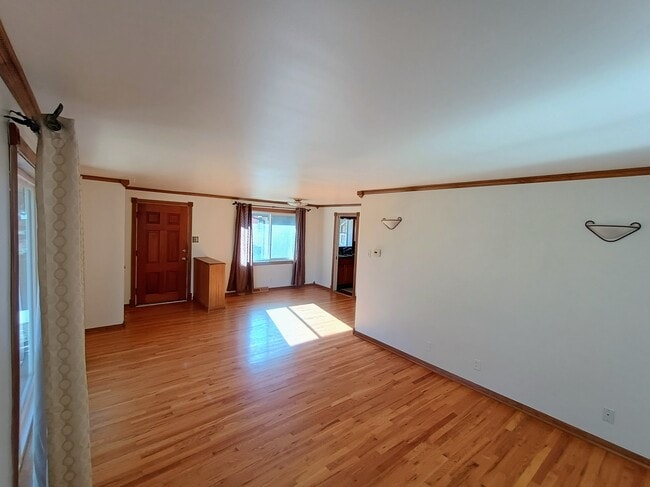 Photo - 235 Hemlock St