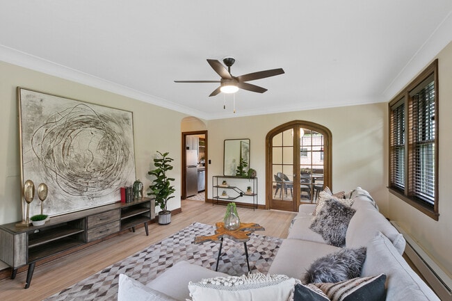 Building Photo - Fully Renovated Charm! Rental