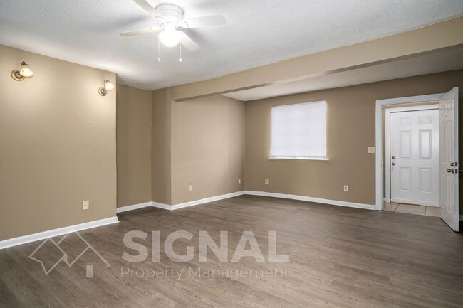 Photo - 1337 Woodward Rd