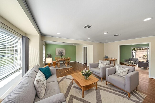 Photo - 4614 Merwin St