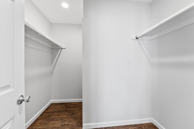 Building Photo - 1916 Grand Ave Unit 2nd Floor