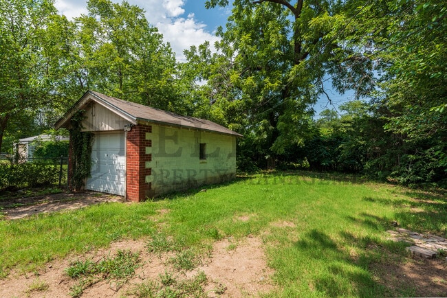 Photo - 839 N Oliver St