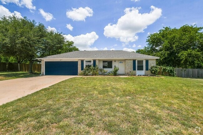 Building Photo - 301 Fawnfield Dr Rental