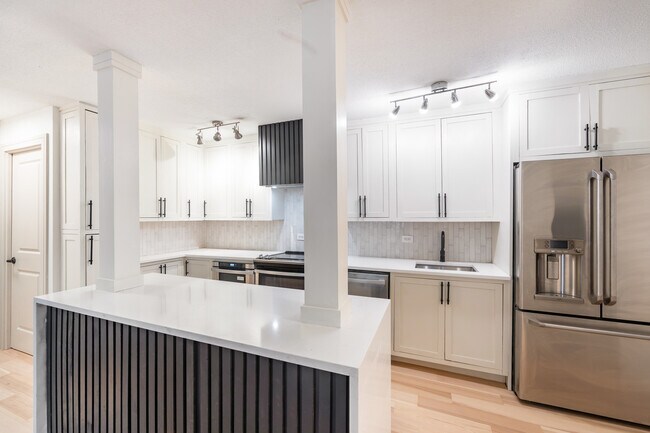 Photo - 1339 N Dearborn St