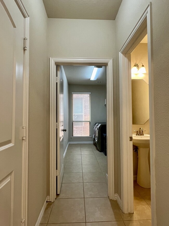 Photo - 2104 Indigo Dr