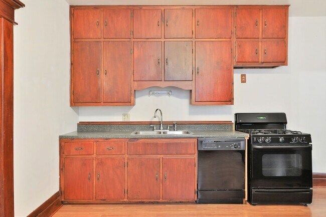 Photo - Large 5 Bedroom North Campus Townhouse - 1...